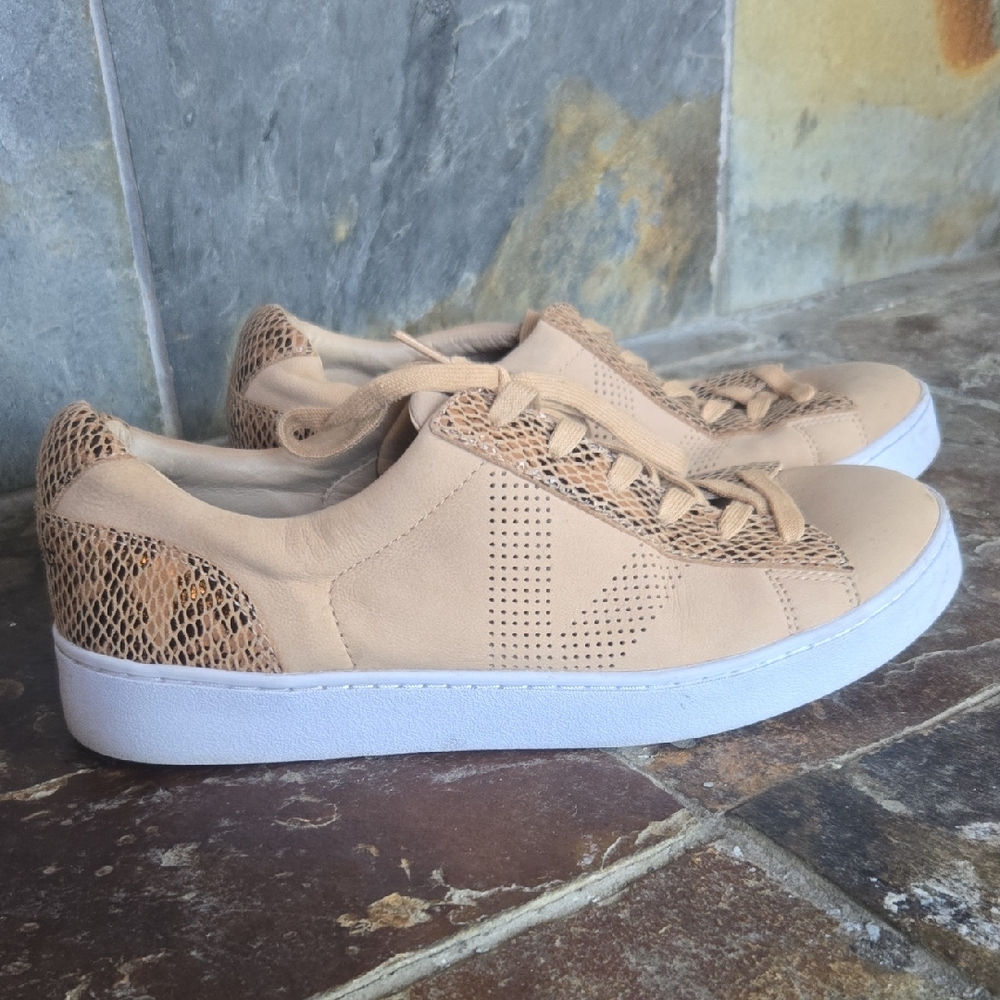 Vionic Beige Mesh Sneakers